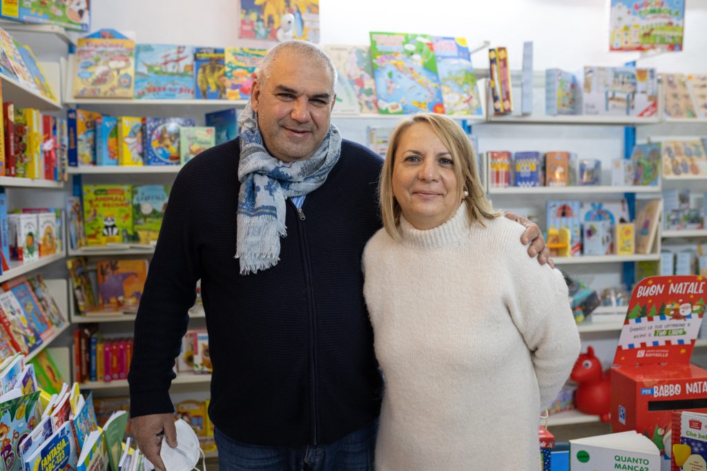 Il team della libreria "Librolandia", Roberto Stefani e Maria Teresa Ferraro. Foto di Giuliano Sabato.