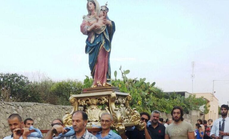 Madonna in processione - feste patronali Salento